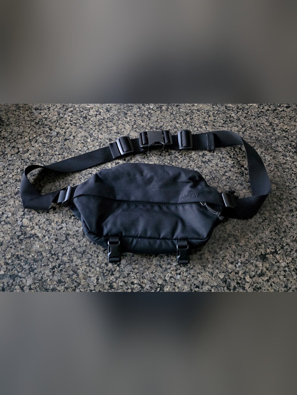 Moment Travelwear 2L Waist Pack Fanny Sling Bag Black Ripstop Adult Unisex